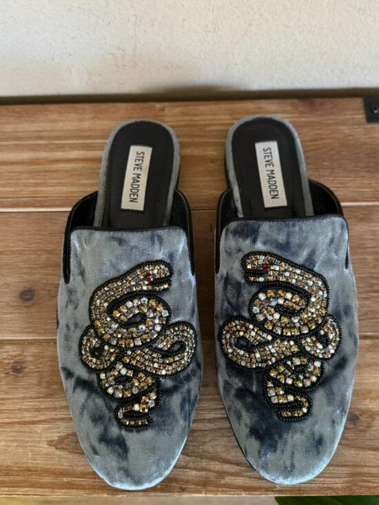 Steve Madden Hyde Blue Velvet Beaded Snake Slip on Flat Loafer Mules Size 8.5 - Picture 3 of 14